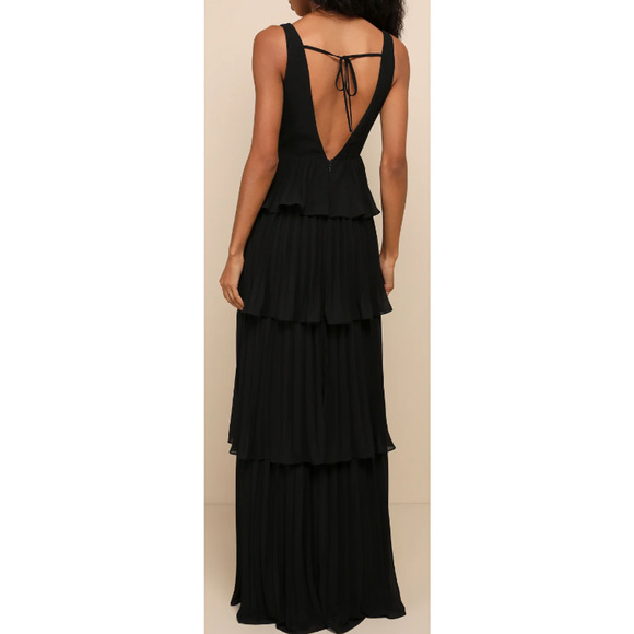 LULU'S SZ M Mesmerizing Essence Black Pleated Backless Tiered Maxi Dress NEW B26 - Picture 2 of 10